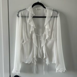 Aritzia “Frenchy” Blouse. Colour: White. Size: Medium.